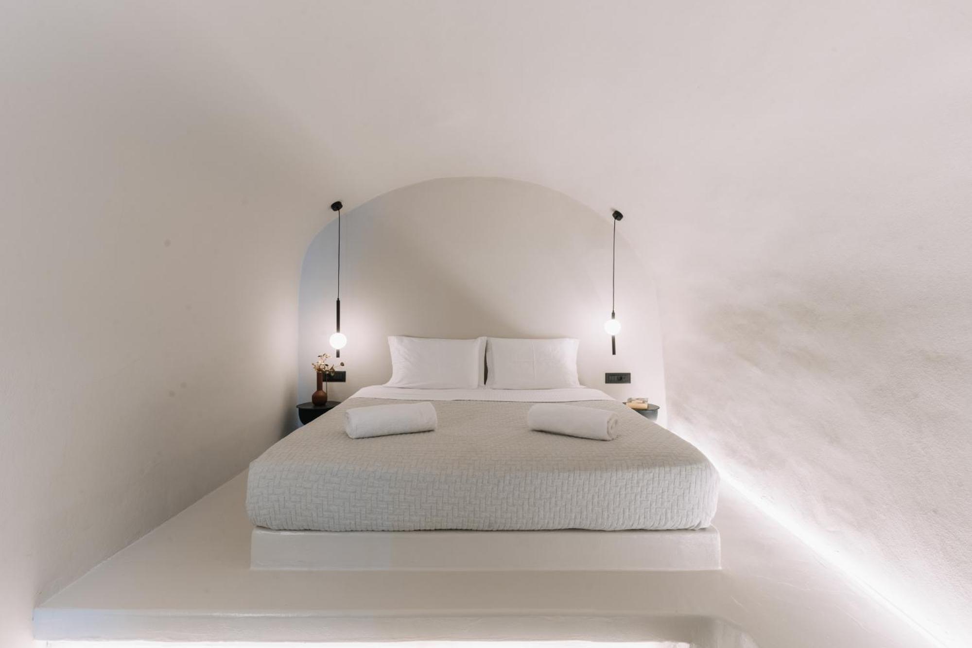Noir Cave Villa With Private Jacuzzi And Sunset Terrace Pyrgos Kallistis Exterior photo